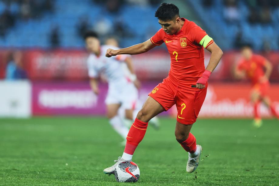 [图]艾菲尔丁点射 U22国足1-1越南一胜二平不败夺冠