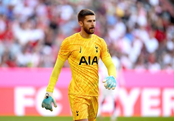 维卡里奥：我不需要给多纳鲁马任何建议 欧联夺魁  让我们卸下