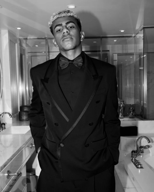 又帅又能打？亚马尔：在巴萨和国家队，最有型、最酷的人是我😎