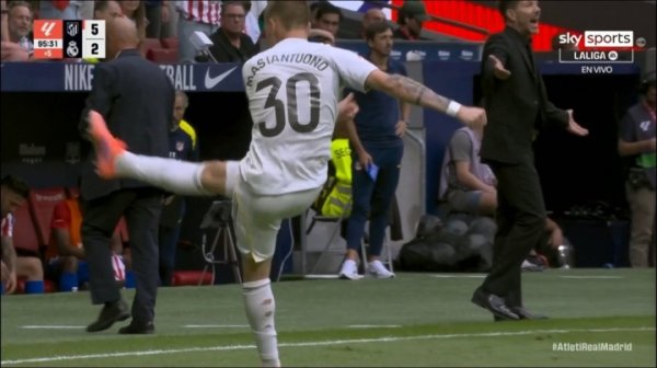 年轻气盛😤18岁马斯坦托诺德比吞大败   尾声爆射场边染黄+