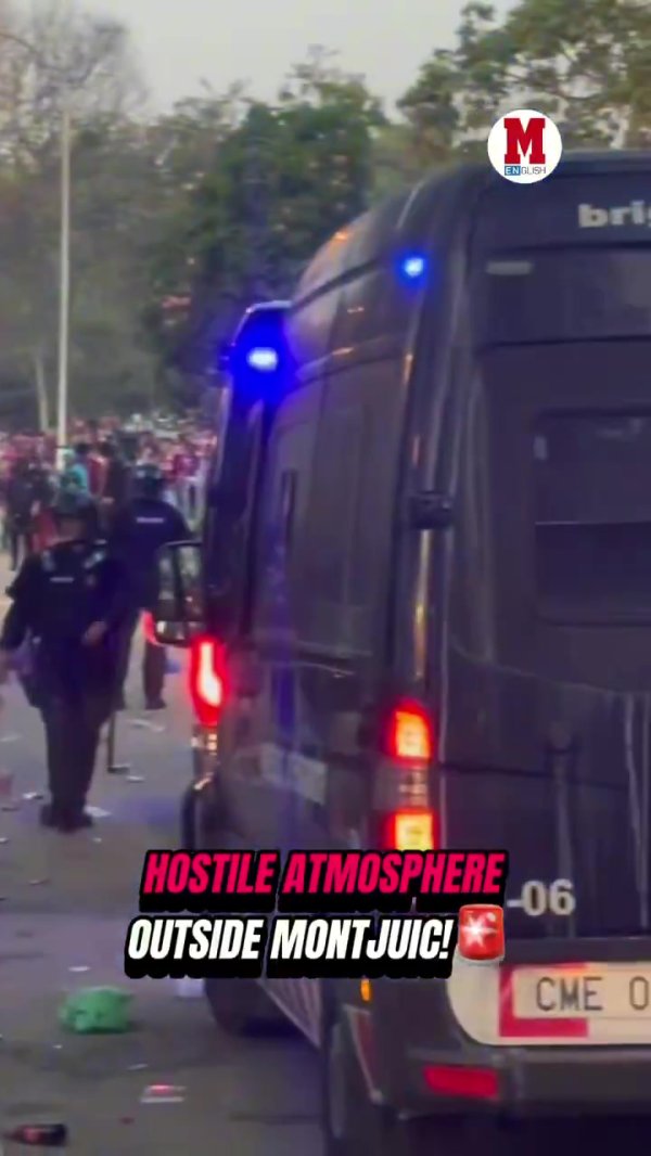 赛前火药味！巴萨、巴黎球迷场外大规模冲突，警察出动维持秩序