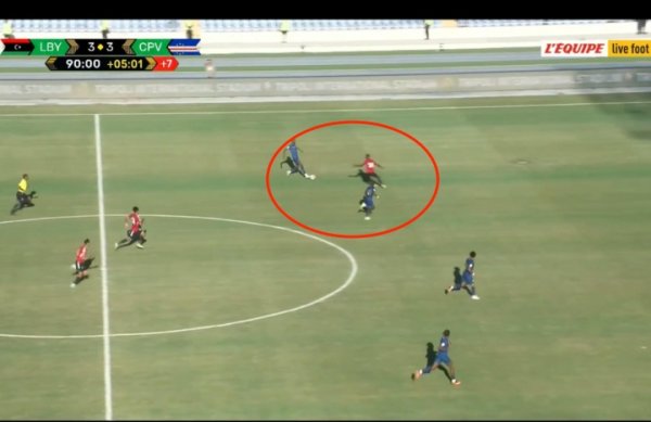 本已首进世界杯赛  🤬佛得角遭逆天误判致胜球  被吹，外网球