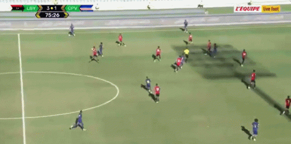 逆天错误  ！利比亚守门员俯身抱球直接将球漏进古代足球   