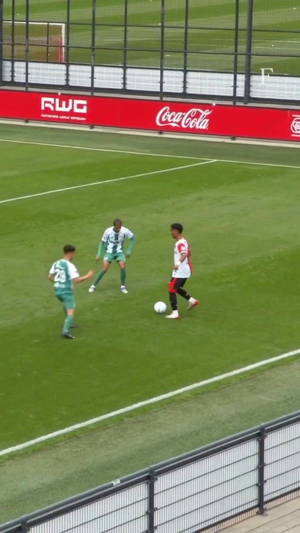 “范小将军”来了⚽范佩西儿子沙奎尔-范佩西友情  赛破门