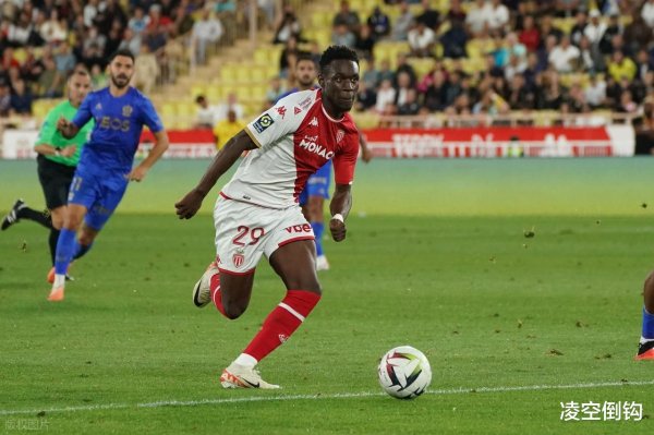 1-0, 24岁阿森纳旧将小角度爆杆破门, 助法甲8冠王迎欧