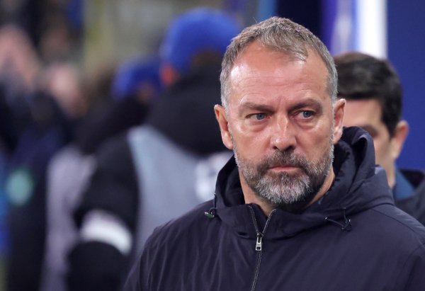 世体：巴萨中场阵容不整，弗里克或更依靠奥尔莫和费尔明等人