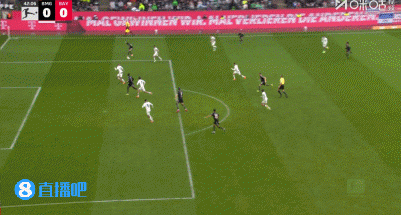 可惜！凯恩十二码球点附近接队友倒三角，推射没打上力被守门员扑